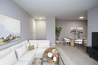 Apartments at Bel Air in Bel Air, MD - Foto de edificio - Building Photo