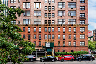 Prewar Sutton Place in New York, NY - Foto de edificio - Building Photo