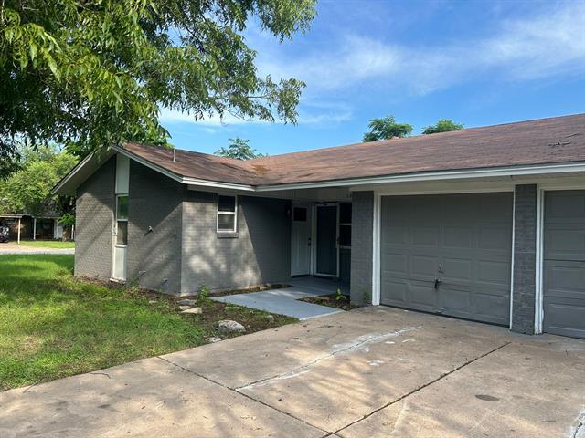 2806 Sharon Dr in Mineral Wells, TX - Building Photo