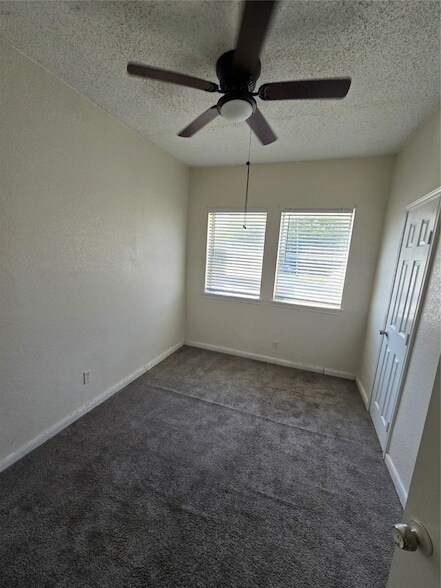 3265 W Camp Wisdom Rd, Unit 103 in Dallas, TX - Building Photo - Building Photo