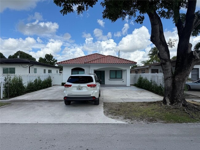 property at 465 E 58th St