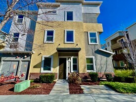 1032 Giacomo Ln in San Jose, CA - Building Photo