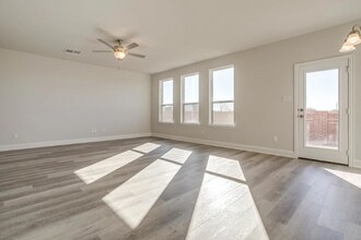 2085 Layla Dr in Waxahachie, TX - Building Photo - Building Photo