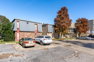 Whispering Palms in New Orleans, LA - Building Photo - Building Photo