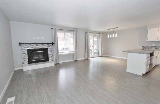 property at 2589 S Oak Leaf Ln
