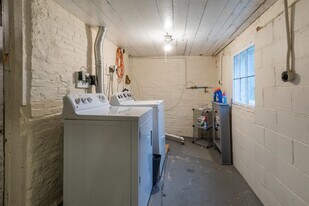 329 Front St, Unit 2 in Manchester, NH - Building Photo