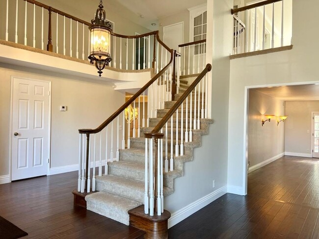 17012 Hartsook St in Los Angeles, CA - Building Photo - Building Photo