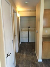 4200 E Commerce Way, Unit 1112 in Sacramento, CA - Building Photo - Building Photo