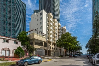 Porta di Oro Apartments in Miami, FL - Building Photo - Building Photo
