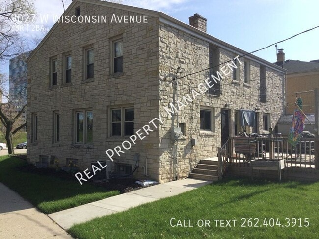 9027 W Wisconsin Ave in Milwaukee, WI - Building Photo - Building Photo