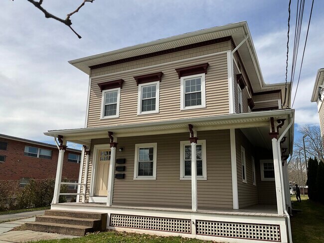 61 S Main St, Unit 2nd Floor in Middletown, CT - Building Photo - Building Photo