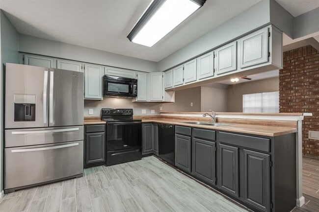property at 3223 Creek Shadows Dr