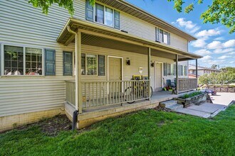 817-819 S Gilbert Ct in Iowa City, IA - Building Photo - Building Photo