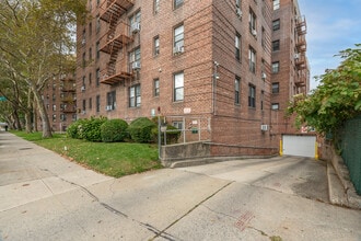 3021 Avenue Z in Brooklyn, NY - Building Photo - Building Photo