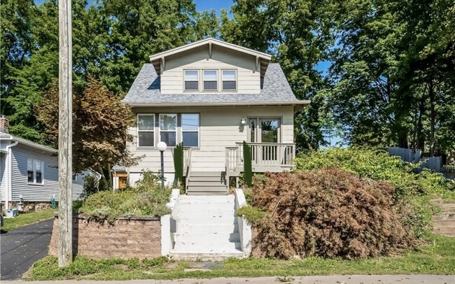 property at 24 Wilcox Pl