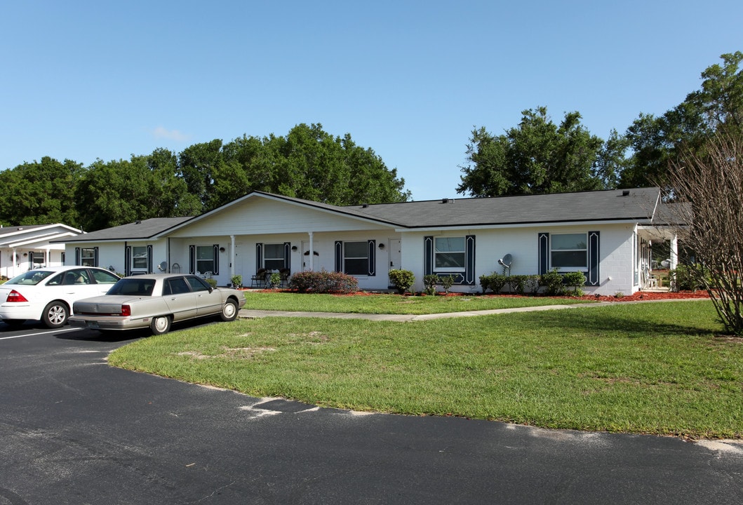 Pepper Tree Apartments in Leesburg, FL - Building Photo