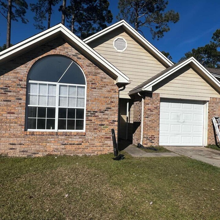 3056 Yorktown Cir in Fort Walton Beach, FL - Building Photo