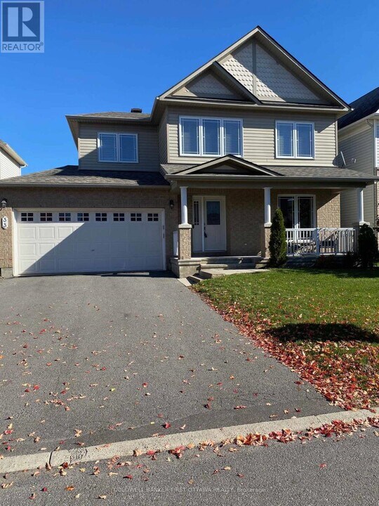 33 St Alexi Walk in Ottawa, ON - Building Photo