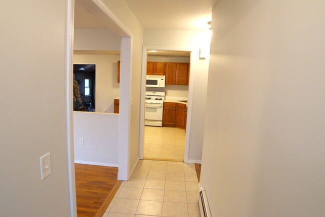 393 Patton Ave in Shirley, NY - Foto de edificio - Building Photo