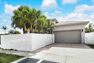 4920 NE 1st Terrace in Oakland Park, FL - Building Photo