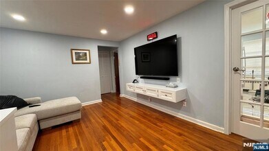 2209 Center Ave, Unit 209A in Fort Lee, NJ - Building Photo - Building Photo