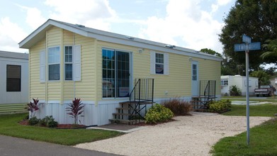 Rainbow Village of Largo in Largo, FL - Building Photo - Building Photo