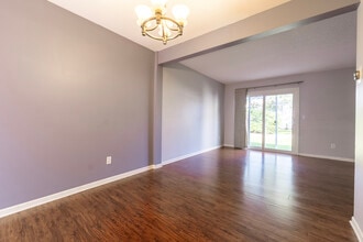 2363 Dorland Ln E in Maplewood, MN - Foto de edificio - Building Photo