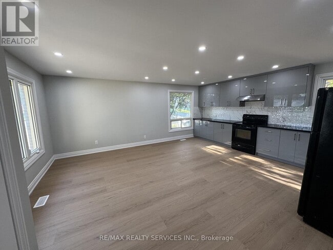 41 MacLaren Ave in Barrie, ON - Building Photo - Building Photo