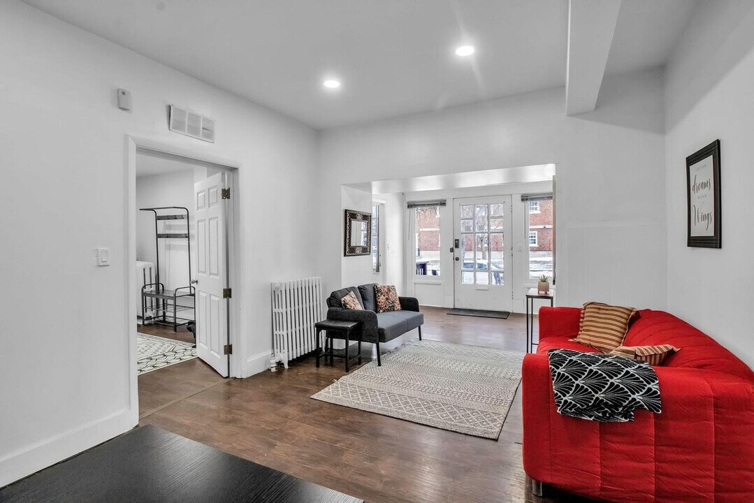 2 Niagara Fls Blvd in Buffalo, NY - Building Photo