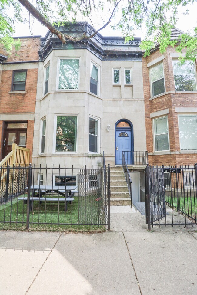 property at 3556 N Wilton Ave