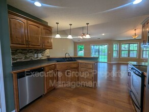 120 Victory Lake Dr in Vine Grove, KY - Building Photo - Building Photo