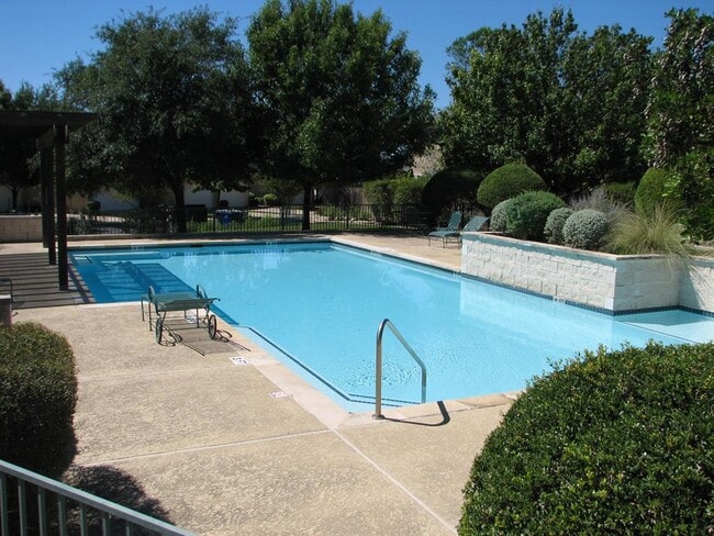 2100 Pipers Field Dr in Austin, TX - Building Photo - Building Photo