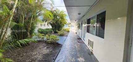 1225 Marseille Dr in Miami Beach, FL - Building Photo - Building Photo