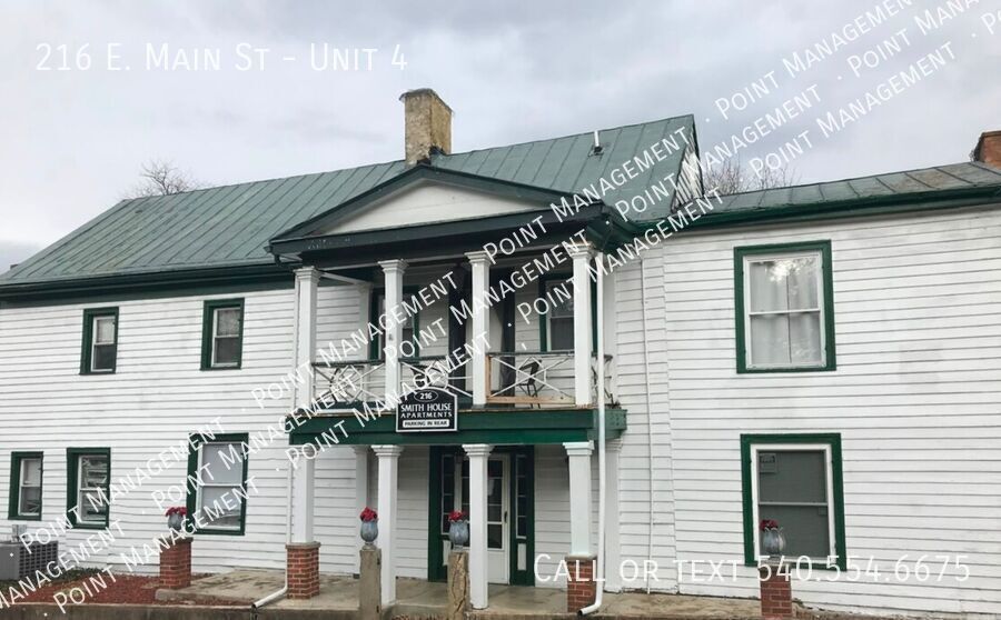 216 E Main St in Fincastle, VA - Building Photo