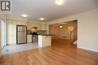 155 W Oak Trl in Kitchener, ON - Building Photo - Building Photo