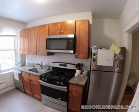 241 Freeman St, Unit 4 in Brookline, MA - Foto de edificio - Building Photo