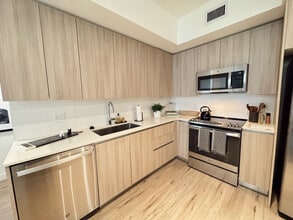 7192 W 4th Ln, Unit A in Hialeah, FL - Building Photo - Building Photo