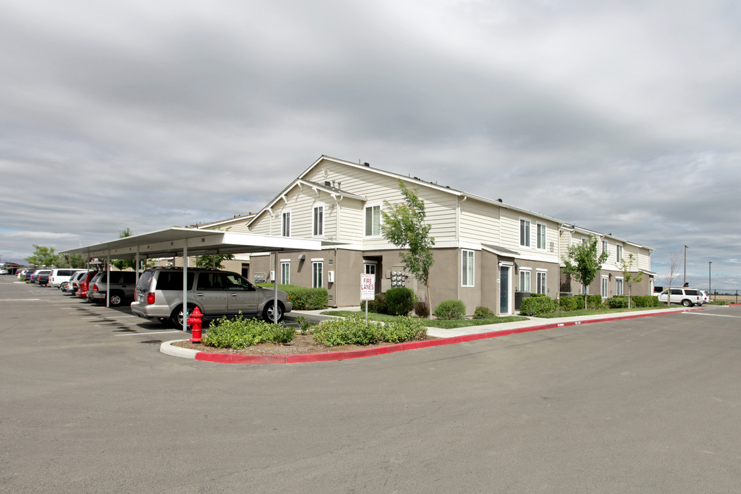 Lozano Vista Apartments in Mendota, CA - Foto de edificio