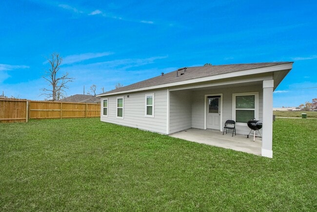 195 S Colbert St in Dayton, TX - Building Photo - Building Photo