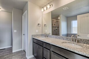 5633 Maher Ave in Loveland, CO - Building Photo