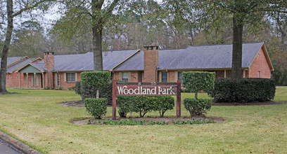 Woodland Park Townhomes in Beaumont, TX - Building Photo - Building Photo