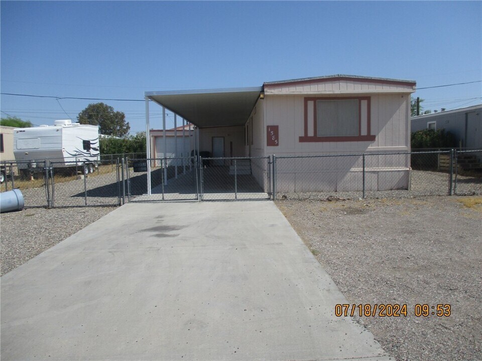 1585 Vereda Ln in Fort Mohave, AZ - Foto de edificio