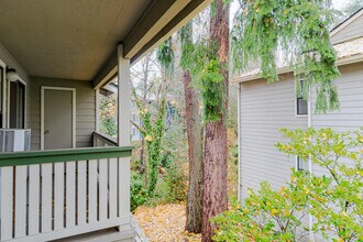 15606 NE 40th St in Redmond, WA - Building Photo - Building Photo