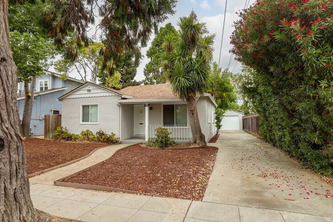 393 Harrison Ave in Campbell, CA - Building Photo