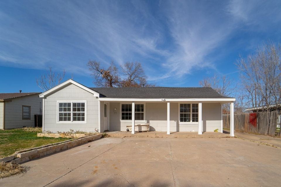 2014 40th St in Lubbock, TX - Building Photo