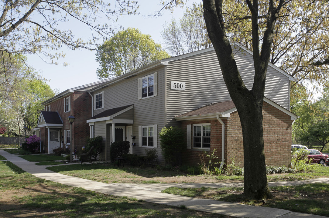 Paumanack Village I & II in Greenlawn, NY - Building Photo