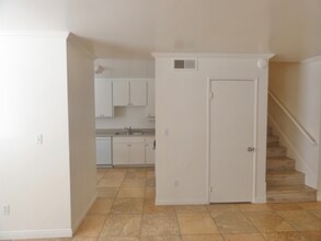 350 Chestnut Ave in Carlsbad, CA - Building Photo - Building Photo