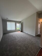 1256 Oxford Manor Ct in South Lyon, MI - Building Photo - Building Photo