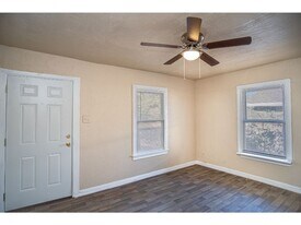 2242 Burnet St in San Antonio, TX - Building Photo