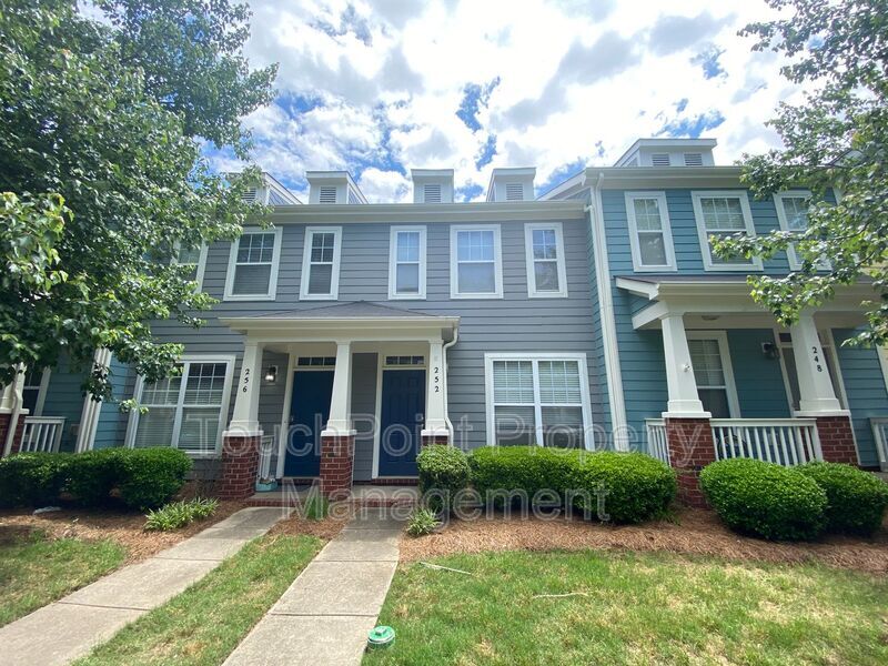 252 Hurston Cir in Charlotte, NC - Building Photo
